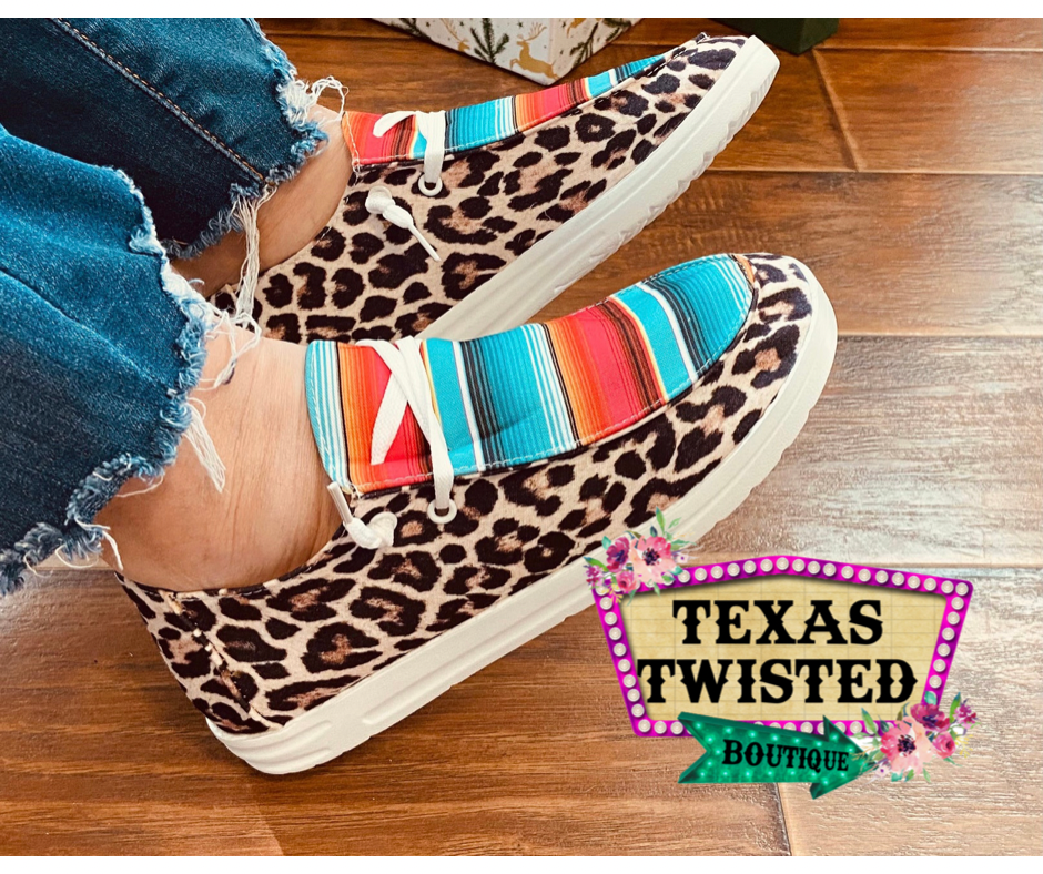 Twisted sales canvas shoes